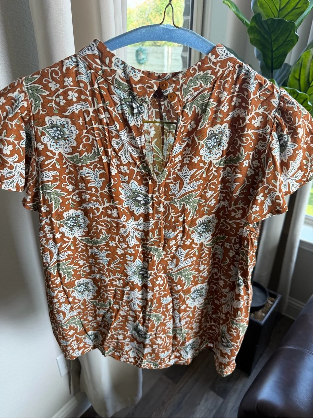 Ann Taylor Factory Rust Floral Mock-Neck Short Sleeve Blouse size MP